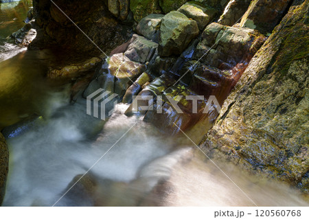 乳岩峡の風景 120560768