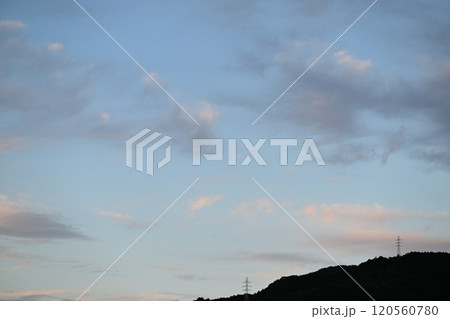 秋の夕景・黄昏【背景素材】 120560780