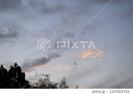 秋の夕景・黄昏【背景素材】 秋の夕景・黄昏【背景素材】 120560782