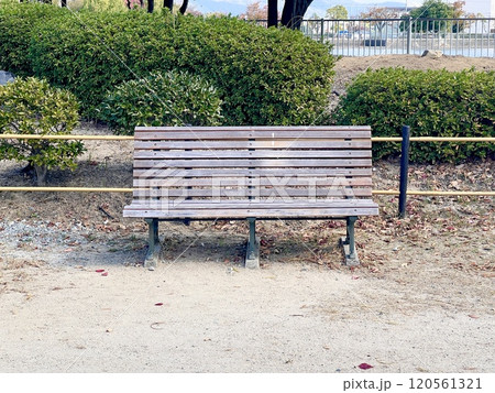 公園のベンチ 公園のベンチ 120561321
