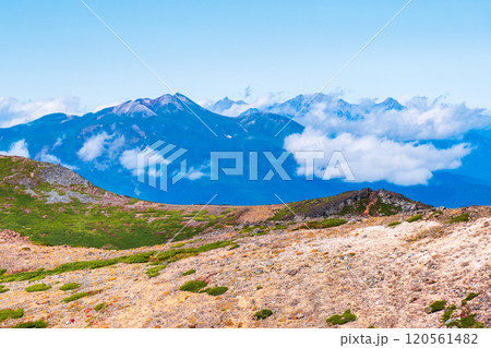 秋の御嶽山登山（乗鞍岳・北アルプス方面の眺め） 120561482
