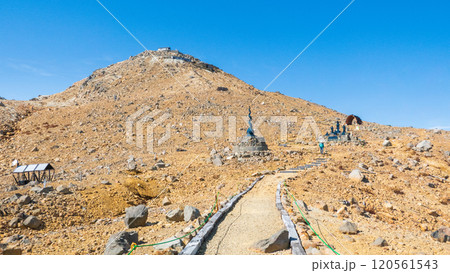 秋の御嶽山登山：王滝頂上～剣ヶ峰（八丁ダルミ） 120561543