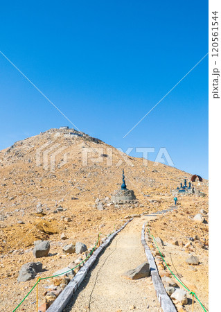 秋の御嶽山登山：王滝頂上～剣ヶ峰（八丁ダルミ） 120561544