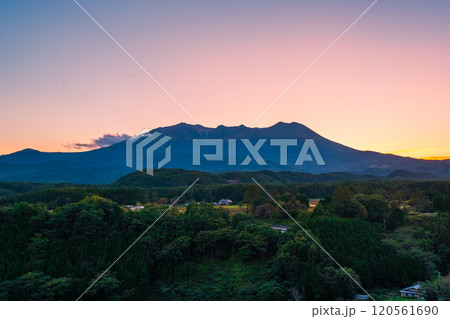 夕暮れの御嶽山 夕暮れの御嶽山 120561690