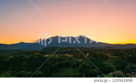 夕暮れの御嶽山 120561698