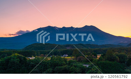 夕暮れの御嶽山 夕暮れの御嶽山 120561792