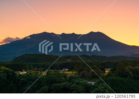夕暮れの御嶽山 夕暮れの御嶽山 120561795