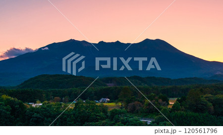 夕暮れの御嶽山 夕暮れの御嶽山 120561796