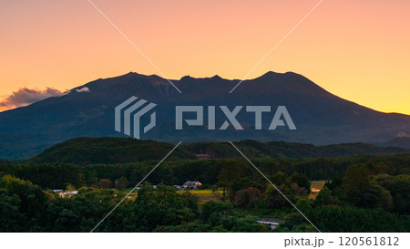 夕暮れの御嶽山 夕暮れの御嶽山 120561812