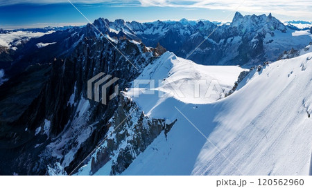 エギーユデュミディ展望台からの絶景　シャモニー針峰群とグランドジョラス　フランス　シャモニー 120562960