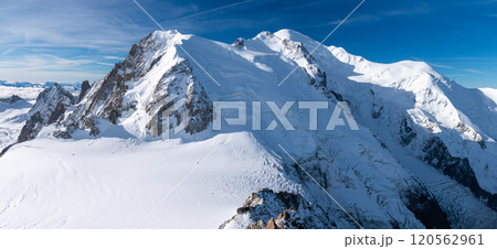 エギーユデュミディ展望台からの絶景　モンブラン　フランス　シャモニー 120562961