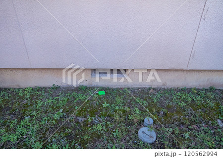 床下換気口とアリ駆除剤 120562994