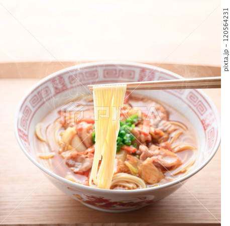 旨辛！豚キムチラーメン 120564231