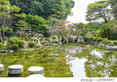平安神宮中神苑(11月)　臥龍橋 120564843