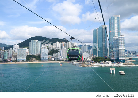 松島海上ケーブルカーと松島海岸沿いの風景【韓国/釜山】 120565113