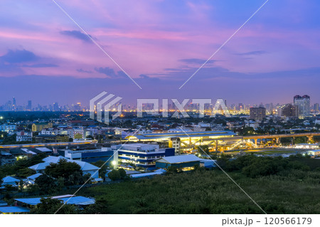 タイ・BTSべーリン駅~バンコク都心部高層ビル群眺望 夕景 / Bangkok, Thailand タイ・BTSべーリン駅~バンコク都心部高層ビル群眺望 夕景 / Bangkok, Thailand 120566179