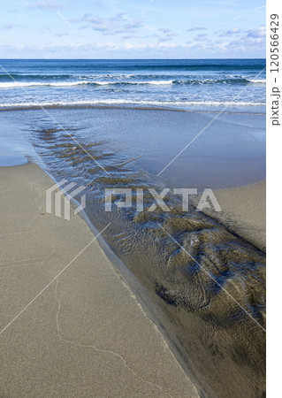 青森県八戸市にある種差海岸から見た海の風景 120566429