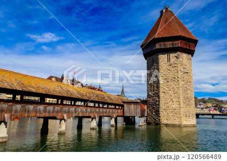 Chapel bridge spanning the river Reuss in the city of Lucerne, Switzerland 120566489