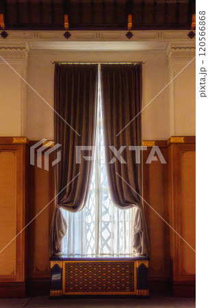 京都市京セラ美術館の窓とカーテン 120566868