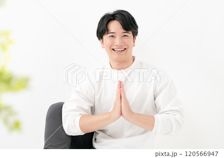 ストレッチをする男性 ストレッチをする男性 120566947