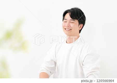ストレッチをする男性 ストレッチをする男性 120566964