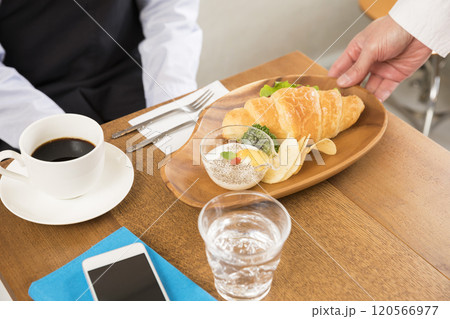 カフェで提供するランチイメージ カフェで提供するランチイメージ 120566977