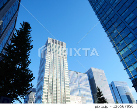 高層ビルに囲まれた東京景観|丸の内 高層ビルに囲まれた東京景観|丸の内 120567950
