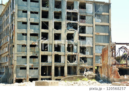 長崎県　軍艦島 120568257