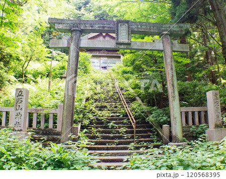 森の中の奇妙な石仏 立石山神社 森の中の奇妙な石仏 立石山神社 120568395