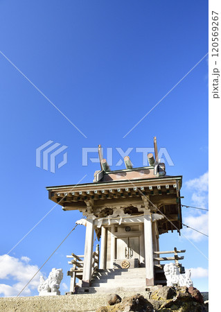 晩秋の北海道八雲町熊石で八雲神社の風景を撮影 120569267