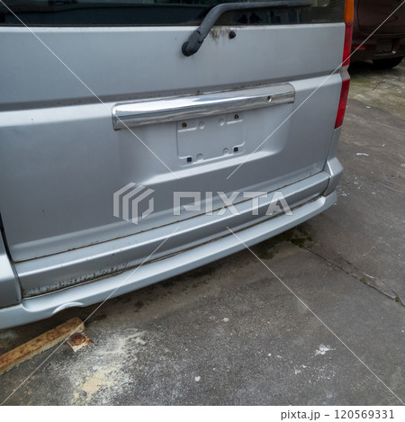 ナンバープレートのない乗用車 ナンバープレートのない乗用車 120569331