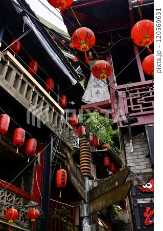 九份の街並み（台湾・新北市瑞芳区） 120569631