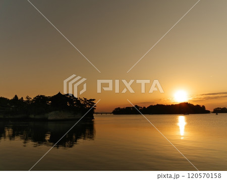 日本三景松島（日の出風景）【宮城県松島町】 120570158