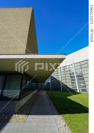 高原ミュージアムこと四国中央市歴史考古博物館（四国中央市川之江町） 120570961