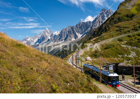 トラムデュモンブラン　モンブラン山群の絶景　フランス　シャモニー 120572037