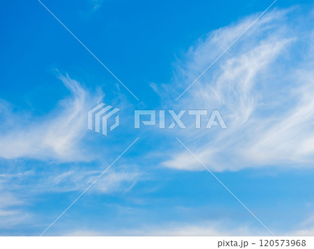 深まる秋の澄んだ青空40 120573968