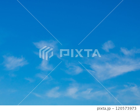 深まる秋の澄んだ青空45 120573973