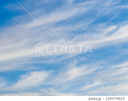 深まる秋の澄んだ青空38 120574023