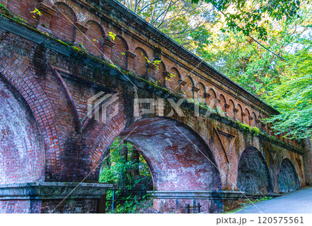 京都、南禅寺の水路閣 120575561