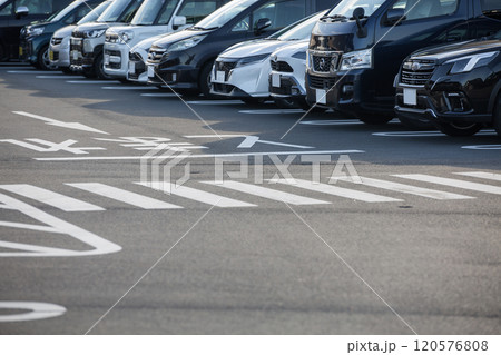 駐車場　パーキング　車　自動車 120576808