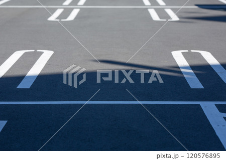 駐車場　パーキング　車　自動車 120576895