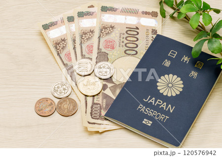 日本のパスポートとお金 日本のパスポートとお金 120576942