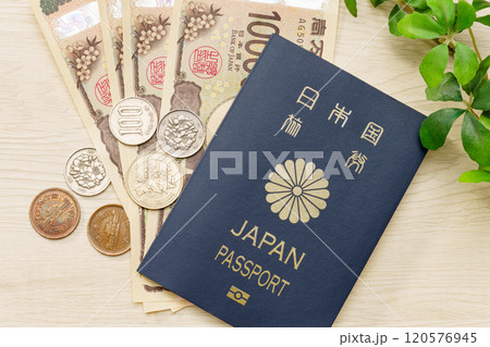 日本のパスポートとお金 日本のパスポートとお金 120576945