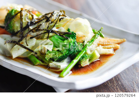 stir fried vegetable or stir fried cabbage , broccoli and baby corn with seaweed 120579264
