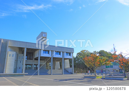 愛知県名古屋市、名古屋大学豊田講堂の風景 120580878