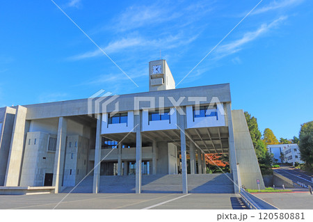 愛知県名古屋市、名古屋大学豊田講堂の風景 愛知県名古屋市、名古屋大学豊田講堂の風景 120580881