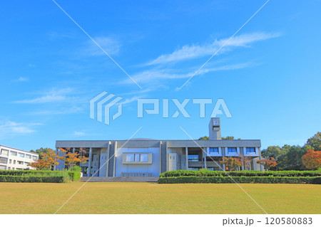 愛知県名古屋市、名古屋大学豊田講堂の風景 愛知県名古屋市、名古屋大学豊田講堂の風景 120580883