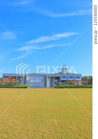 愛知県名古屋市、名古屋大学豊田講堂の風景 120580885