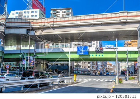 東京都渋谷区の都市風景　幡ヶ谷駅 120581513