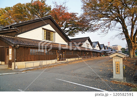 早朝の山居倉庫 早朝の山居倉庫 120582591